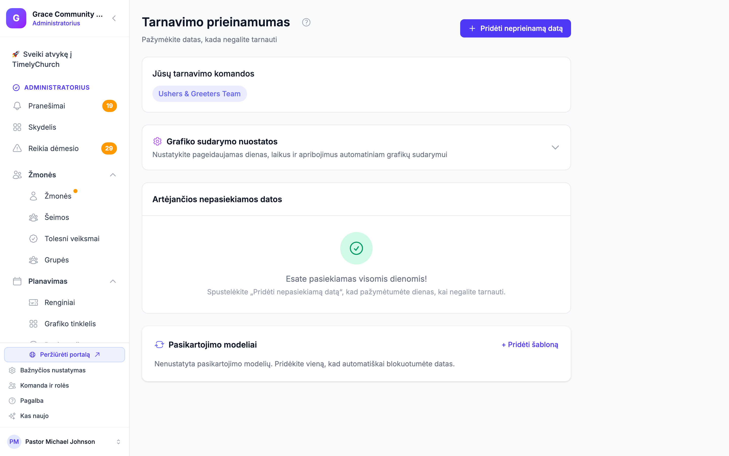 Puslapis Tarnavimo prieinamumas, rodantis „Jūsų tarnavimo komandos" žymas, suskleidžiamą Grafiko sudarymo nuostatų skyrių, sąrašą Artėjančios nepasiekiamos datos ir skydelį Pasikartojimo modeliai.